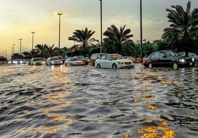 أمطار الكويت تؤدي إلى غرق الشوارع وإغلاق شبكات الصرف الصحي
