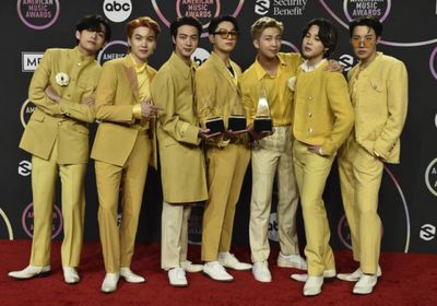 فرقة BTS تسيطر على جوائز حفل الموسيقى الأمريكية 2021
