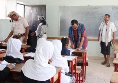 "انتقالي المحفد" يطمئن على انتظام الامتحانات بالمدارس