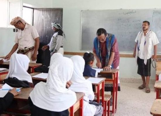 "انتقالي المحفد" يطمئن على انتظام الامتحانات بالمدارس