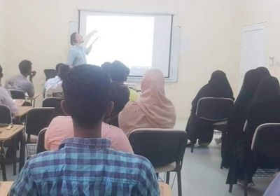 جامعة سقطرى تعقد دورة في الإنجليزية لـ 70 متفوقًا 