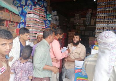 "هائل سعيد" تتلاعب بأسعار الدقيق في ردفان