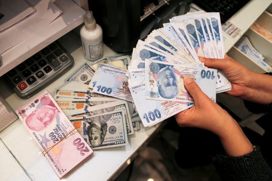 الليرة التركية تتكبد خسائر فادحة مقابل الدولار