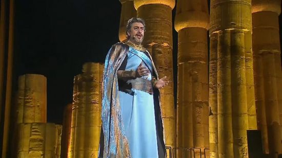 عز الأسطول يكشف صعوبات غناء أنشودة "أمون رع" في حفل افتتاح طريق الكباش