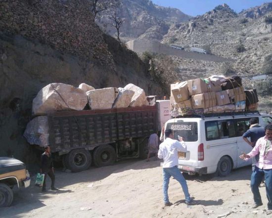 مصرع وإصابة 4 أطفال وامرأة على طريق هيجة العبد بتعز