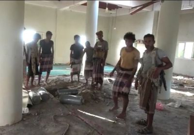 أحدث جرائم المليشيا.. عبوات ناسفة حوثية في مسجد بحيس