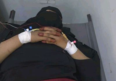 قناص حوثي يستهدف امرأة في تعز