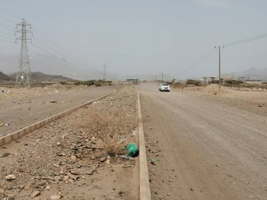 تحركات لرفع كفاءة طريقين في ردفان