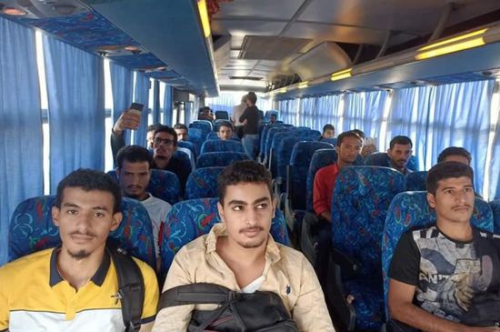 بدء نقل الطلاب الجامعيين في عدن مجانا