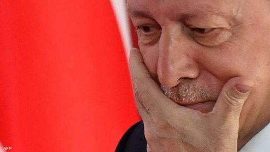 أردوغان يقيل وزير المالية بعد انخفاض الليرة التركية