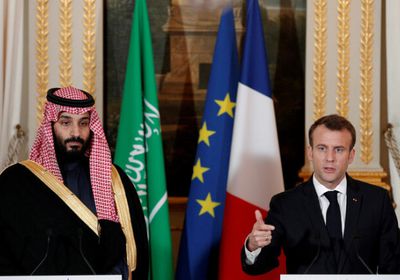  ماكرون يصل السعودية لإجراء محادثات مع الأمير محمد بن سلمان