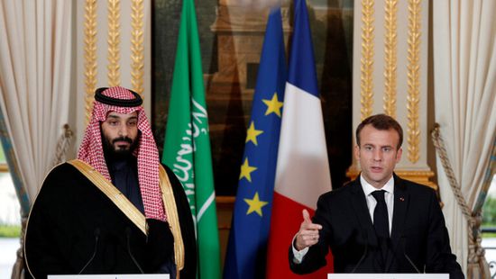  ماكرون يصل السعودية لإجراء محادثات مع الأمير محمد بن سلمان