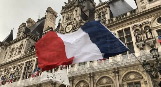 البرلمان الفرنسي يعتمد قانونًا يجرم التنمر بالمدارس