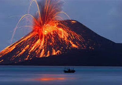 ثوران بركان إندونيسيا يقتل 13 شخصًا