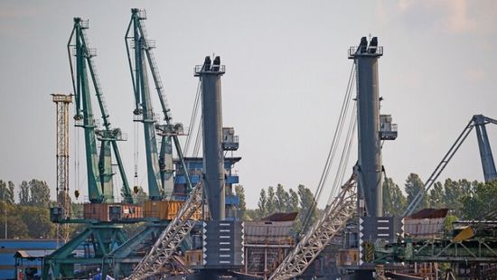 بولندا تحتجز سفينة شحن روسية