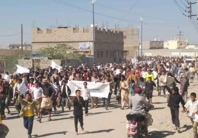 حشود في نصاب للمطالبة برحيل الإخواني بن عديو