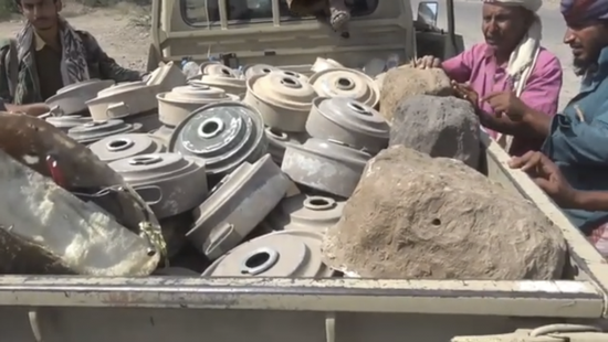 تواصل أعمال تطهير حيس من ألغام الحوثي (فيديو)