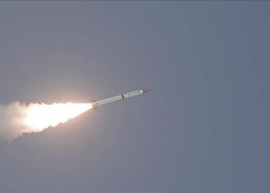 إسقاط صاروخ حوثي بسماء خميس مشيط ومسيرة بالأجواء اليمنية