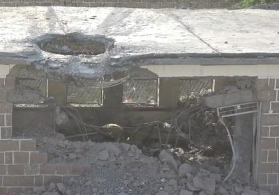 بالفيديو.. دمار مدرسة قصفها الحوثي بصاروخ شرق الحديدة
