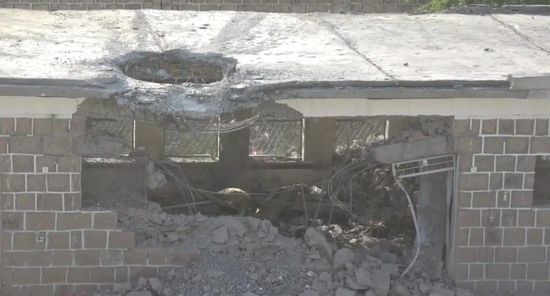بالفيديو.. دمار مدرسة قصفها الحوثي بصاروخ شرق الحديدة