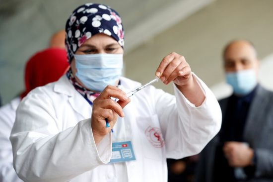 تونس: تطعيم أكثر من 43 ألف شخص ضد كورونا خلال 24 ساعة