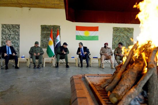 الكاظمي يزور مدينة قضاء مخمور ويلتقي قيادات عسكرية