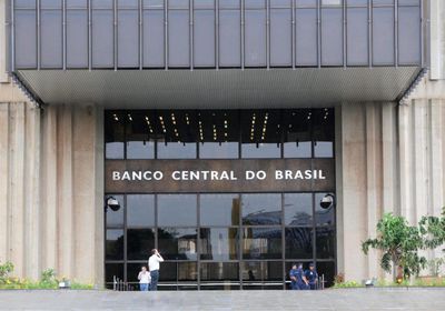 المركزي البرازيلي يرفع معدل الفائدة 2%