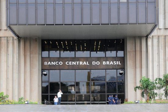 المركزي البرازيلي يرفع معدل الفائدة 2%