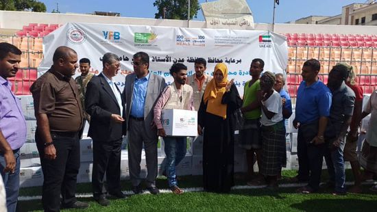 "100 مليون وجبة" إماراتية تصل إلى العاصمة عدن