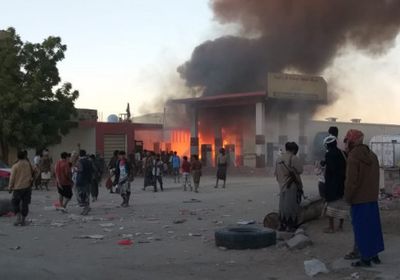 حريق بمحطة وقود في مدينة عتق