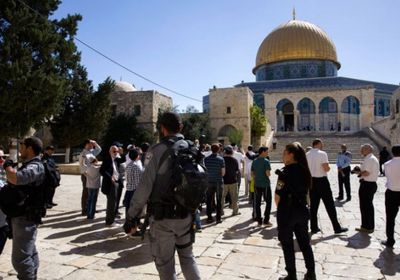 مستوطنون يقتحمون الأقصى بحماية شرطة الاحتلال