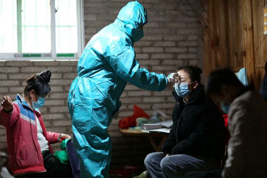 الصين توافق على عقارين جديدين لعلاج كورونا