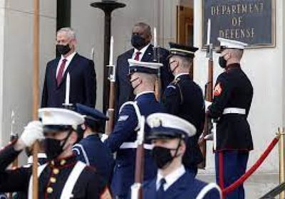 أوستن وغانتس يبحثان إجراء مناورات عسكرية لمواجهة إيران