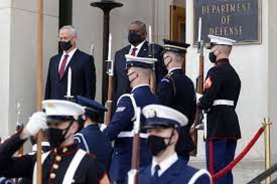 أوستن وغانتس يبحثان إجراء مناورات عسكرية لمواجهة إيران