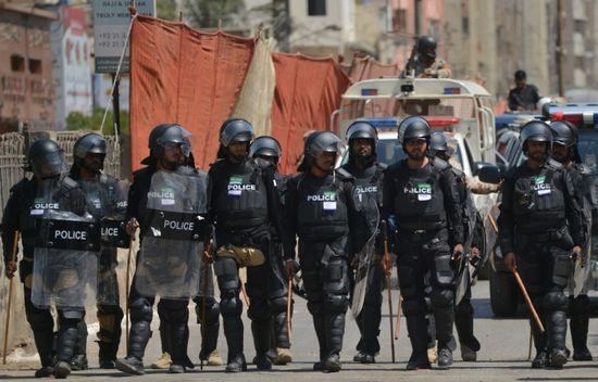  مقتل شرطي في هجوم استهدف مكتب تطعيمات في باكستان