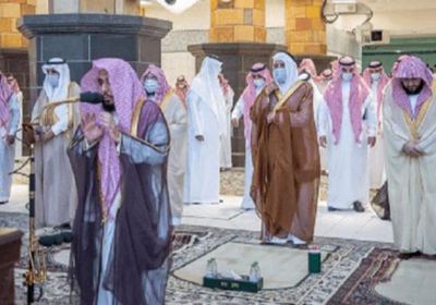 المصلون يؤدون صلاة الاستسقاء في جميع أنحاء السعودية