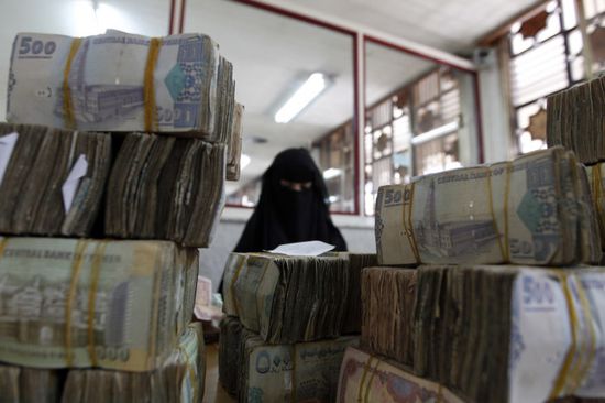 الفساد الحوثي.. نهب للأموال وإذلال للسكان