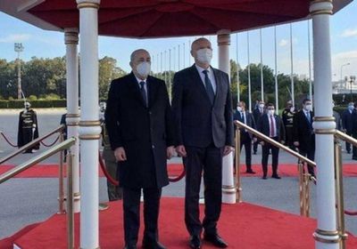 الرئيس الجزائري يصل تونس في زيارة رسمية لمدة يومين