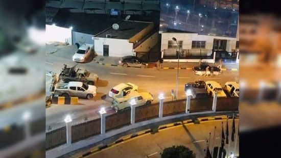 مسلحون يحاصرون مقري الحكومة والمجلس الرئاسي بطرابلس