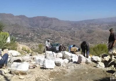 طقم عسكري إخواني يخرب مبادرة مجتمعية عمدًا بتعز