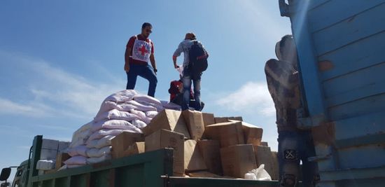 3000 أسرة في الفاخر تتلقى مساعدات من "الصليب الأحمر"