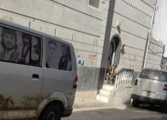 زينبيات الحوثي يطردن أسرة من منزلها في إب