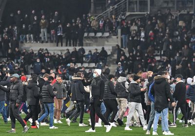 شغب الجماهير يلغي مباراة ليون وباريس بالدوري الفرنسي