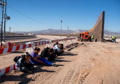 تكساس تبدأ بناء جدار على الحدود مع المكسيك
