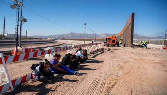 تكساس تبدأ بناء جدار على الحدود مع المكسيك