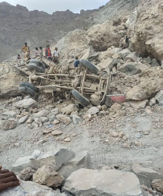 16 شهيدًا ومفقودًا في انهيار صخري بالبريقة