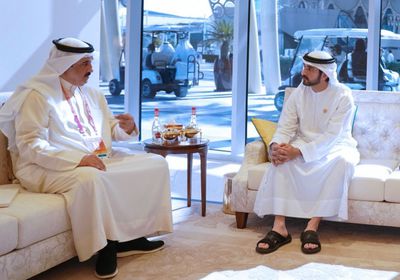 حمدان بن راشد يناقش مع سفير البحرين العلاقات الثنائية