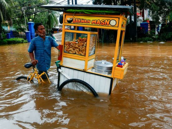 إجلاء 22 ألف شخص في ماليزيا بسبب فيضان مدمر