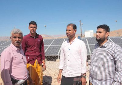 قيادات الشحر تتابع مشروع ربط آبار بخزان المويجة