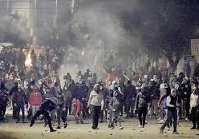 مواجهات بين محتجين وعناصر أمنية في تونس